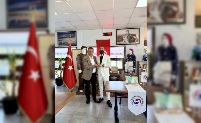 Akif Manaf’a Büyük Mübadele Derneği’nden “Evrensel Kardeşlik ve Barış Ödülü”