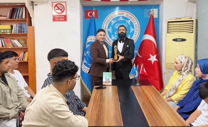 Akif Manaf’a “Eğitim ve Barış Ödülü”